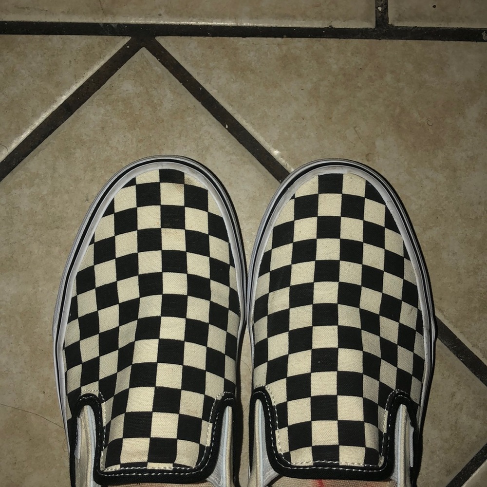 I’m selling my black and white checker vans❤️